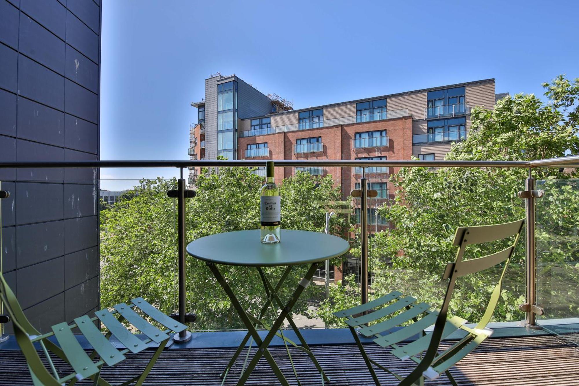 Princess Lofts City Centre Studios With Nespresso Coffee Machines & New Fast Wifi By Stayright Swansea Room photo